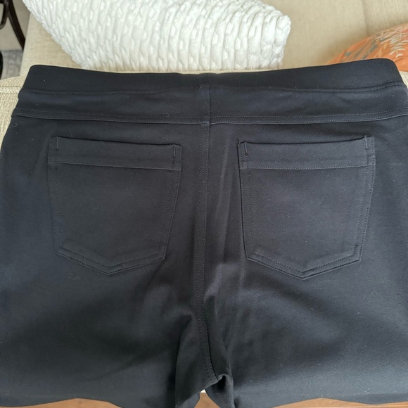 HUE Ponte Black Leggings Back Pocket Jean Style Size Medium - Picture 5 of 10